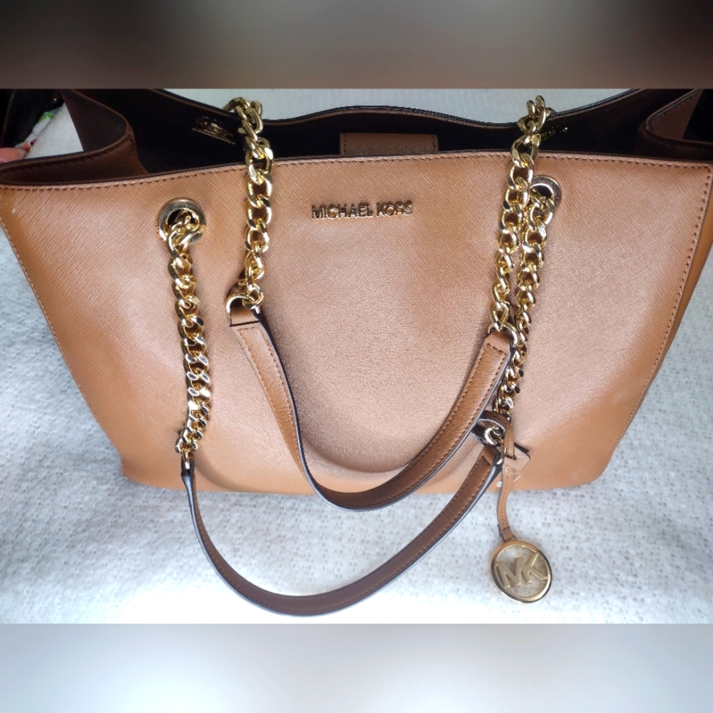 Micheal kors caramel shoulder bag